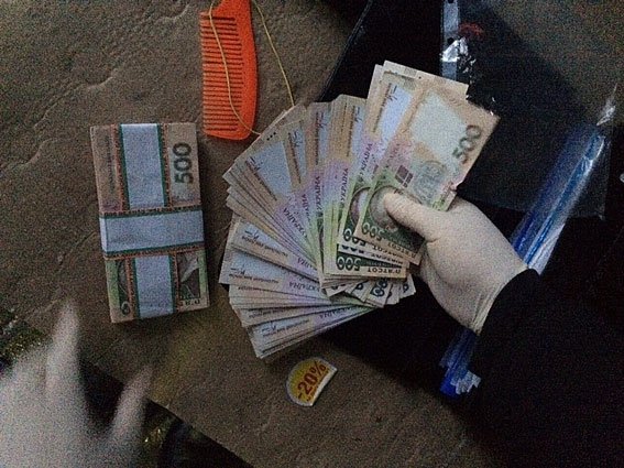 Чергового волинського посадовця упіймали на хабарі. ФОТО