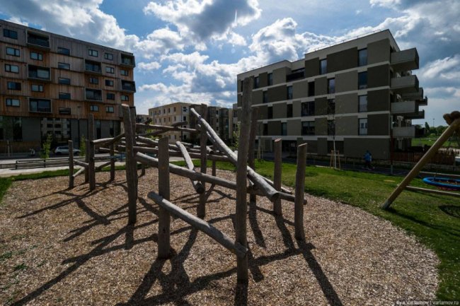 Біля РАЦСу в Луцьку хочуть встановити незвичний майданчик. ФОТО