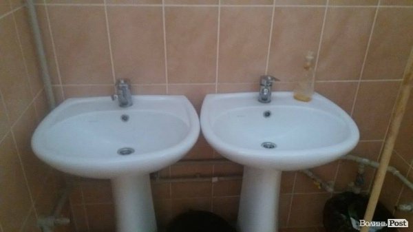 Чи змінилася ситуація в луцьких шкільних вбиральнях. ФОТО