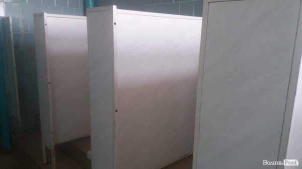 Чи змінилася ситуація в луцьких шкільних вбиральнях. ФОТО