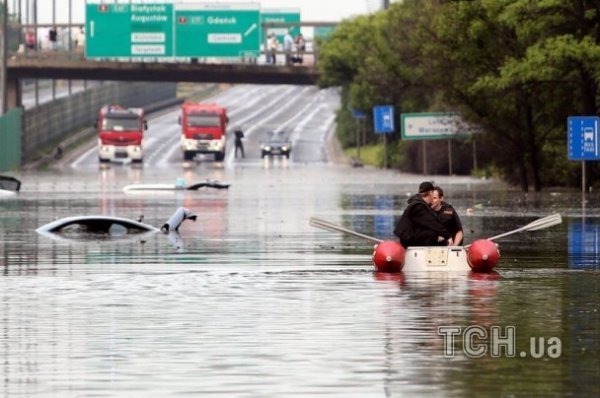 Після зливи Варшава, неначе річка. ФОТО. ВІДЕО