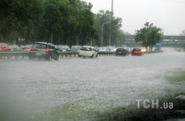 Після зливи Варшава, неначе річка. ФОТО. ВІДЕО