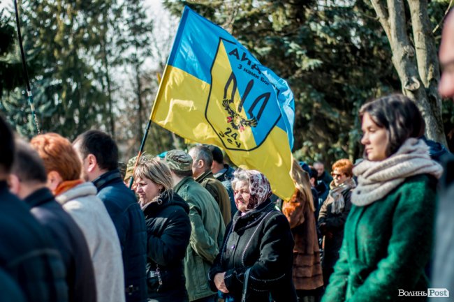 У Луцьку ходою і молитвами вшанували мужність та героїзм добровольців. ФОТО