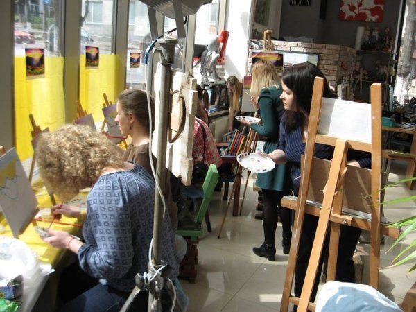 У Луцьку вчилися малювати за дві години. ФОТО