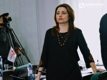 Довго і пафосно: луцька депутатка поділилася враженнями від лінійки в школі №27