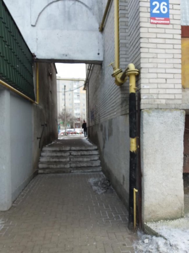 Лучани скаржаться на аварійну стіну будинку. ФОТО