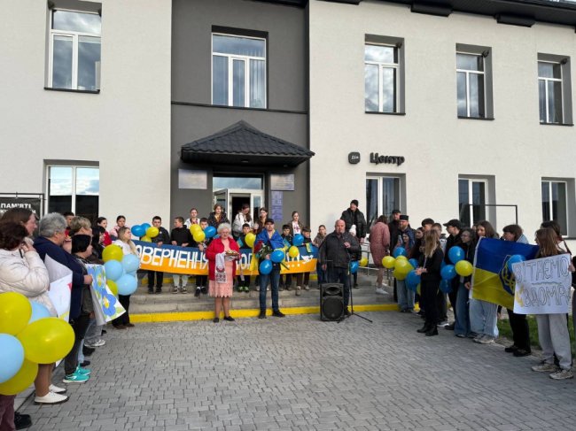 У громаді на Волині зустріли визволеного із полону воїна