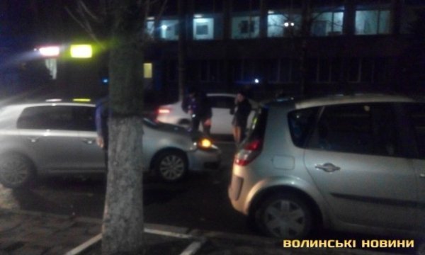 У Луцьку машина врізалася у маршрутку