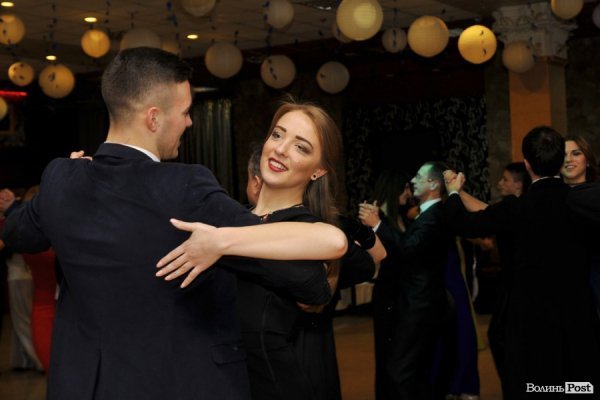 Фото різдвяного балу в Луцьку