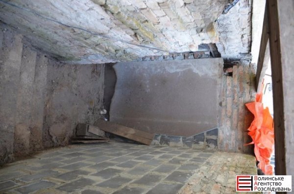 «Таємничі» роботи біля Свято-Троїцького собору в Луцьку. ФОТО