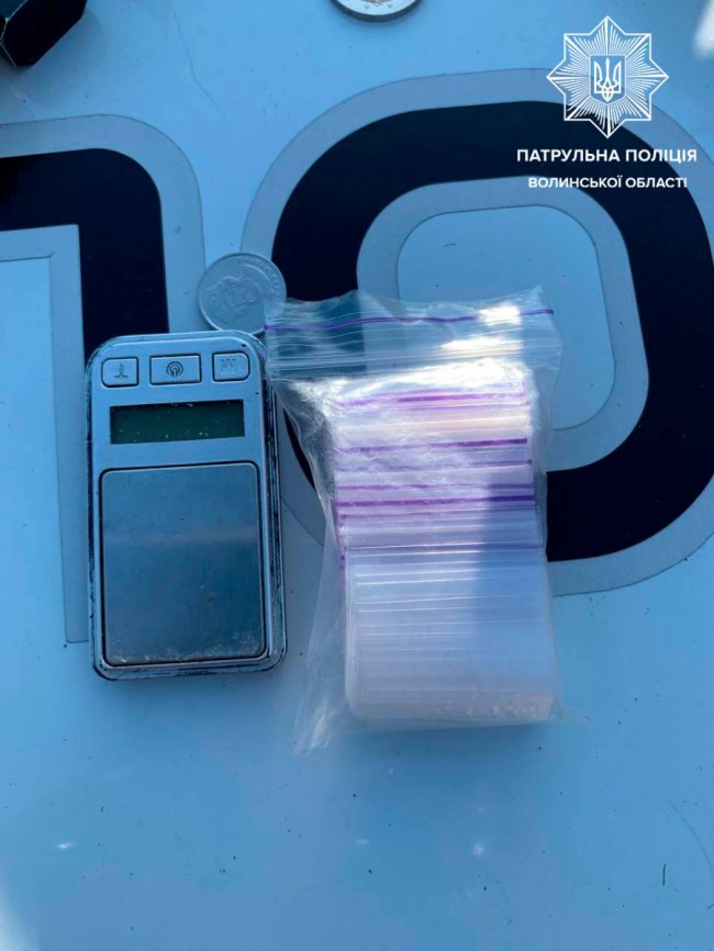 Повний набір: у Луцьку в водія «під кайфом» знайшли наркотики і прилади для куріння. ФОТО