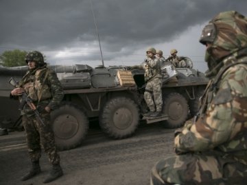 За попередню добу українських військових обстріляли 50 разів, є  поранені