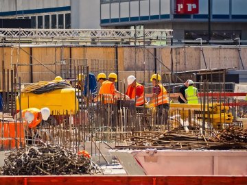 На будівництві у Польщі викрили українців, які працювали нелегально: їх депортують