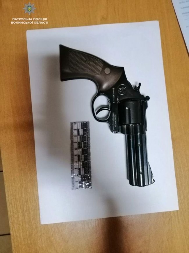 У Ковелі затримали молодика, який вчинив стрілянину на зупинці