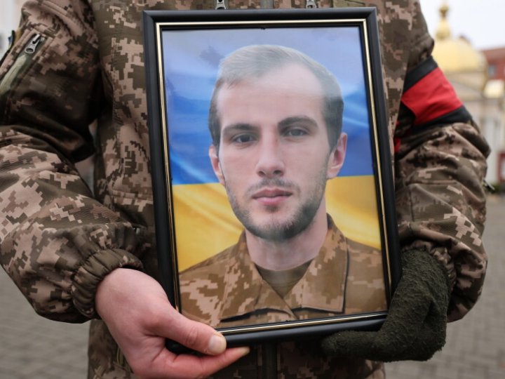 Нестерпний біль: у Луцьку провели в останню дорогу 22-річного Героя Богдана Чепелу