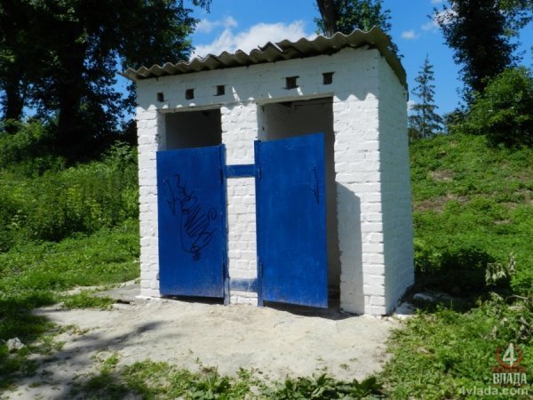 Жахи нашого міста: громадські вбиральні Луцька. ФОТО