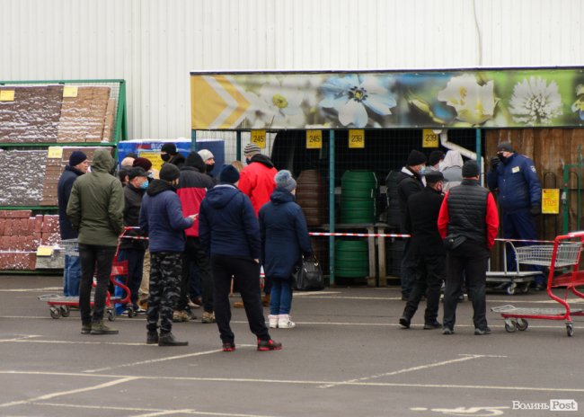 Локдаун: як працюють луцькі «Нова Лінія» та «Епіцентр». ФОТО