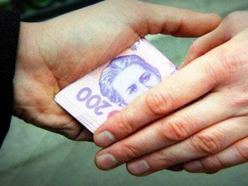 На блокпосту біля Луцька син хотів «відмазати» батька-водія, у якого не було страхового полісу