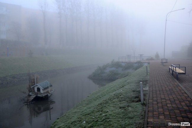 Паморозь і густий туман: чарівний ранок у Луцьку. ФОТО