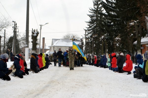 «Десантник пішов у небо»:  у Ківерцях поховали Героя Маріса Камінського