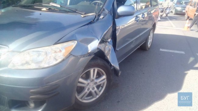 Автомобіль, який перевозить фекалії, скоїв аварію у Володимирі. ФОТО