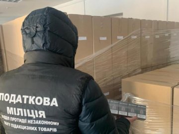 На території волинського підприємства виявили склад незаконних цигарок