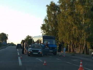 Поблизу Луцька в аварію потрапив рейсовий автобус