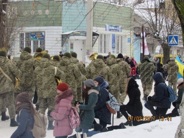 Волинь на колінах зустріла загиблого бійця Маріса Камінського