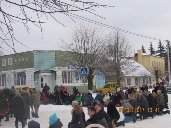 Волинь на колінах зустріла загиблого бійця Маріса Камінського