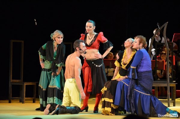 У Луцьку показали «диявольське» кохання. ФОТО