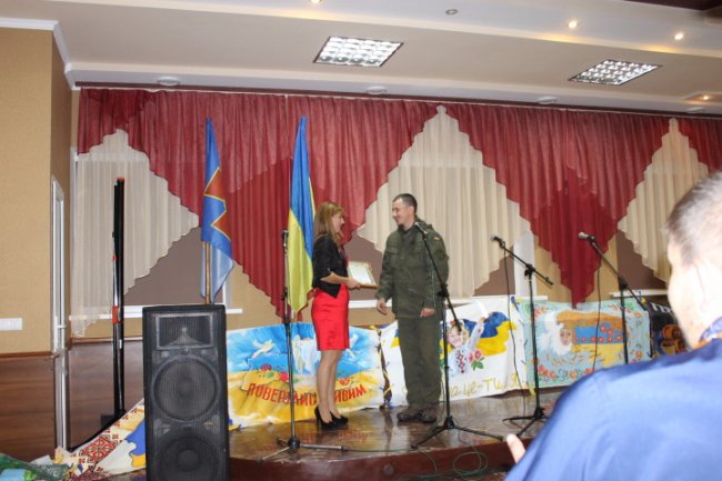 Волинські діти подарували нацгвардійцям власноруч написану ікону