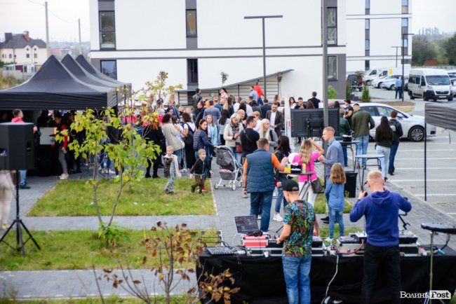 Лаундж-зона, розваги і подарунки: «Інвестор» влаштував грандіозне знайомство сусідам на «Юпітері». ФОТО*