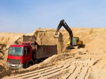 У Маріуполі двоє дітей загинули під горою піску, яка обвалилася на них  