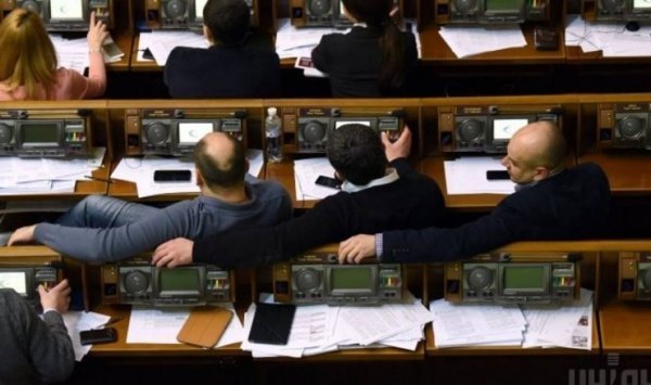 Як працюють народні депутати. ФОТО