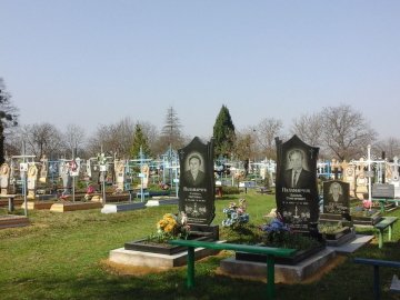 Волинянин викрав з кладовища надгробну плиту