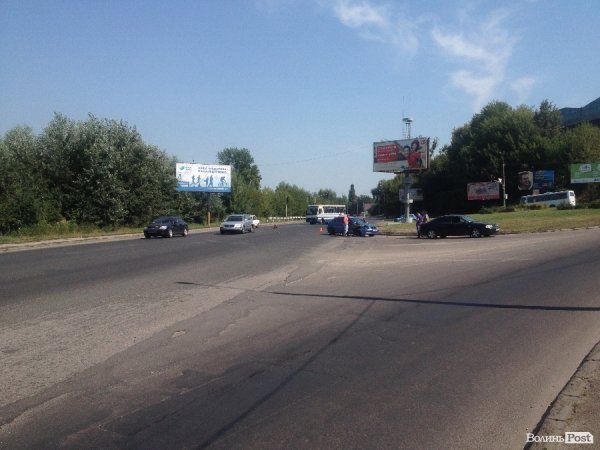 ДТП у Луцьку: на Набережній зіткнулися дві автівки. ФОТО