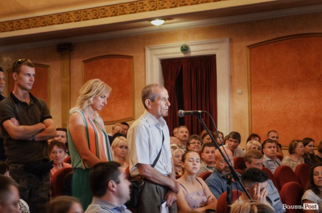 Народний бунт проти смороду у Луцьку: якими були громадські слухання і що вирішили