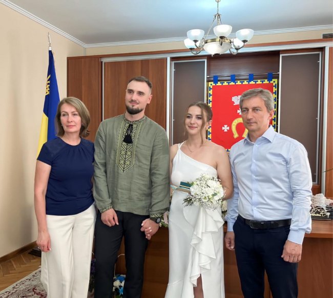 На Волині  військовий одружився з коханою: освідчився у Краматорську, а скріпили союз – у Ковелі