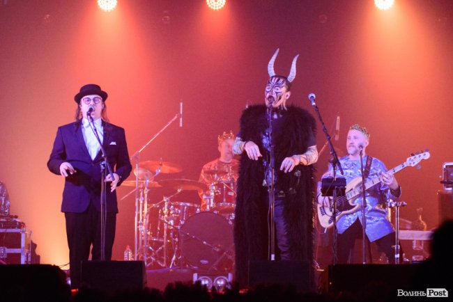 Гурт «Танок на Майдані Конґо» приїхав у Луцьк із вертепом. ФОТО