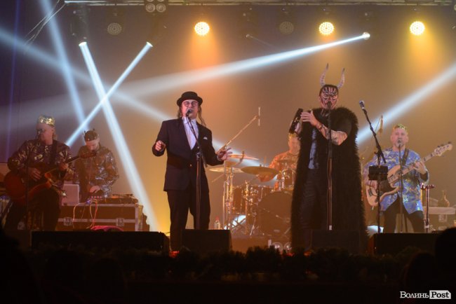 Гурт «Танок на Майдані Конґо» приїхав у Луцьк із вертепом. ФОТО