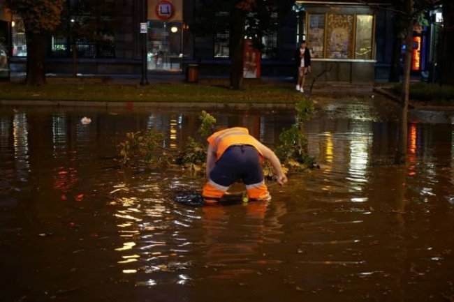 У Києві через сильну зливу – потоп. ФОТО