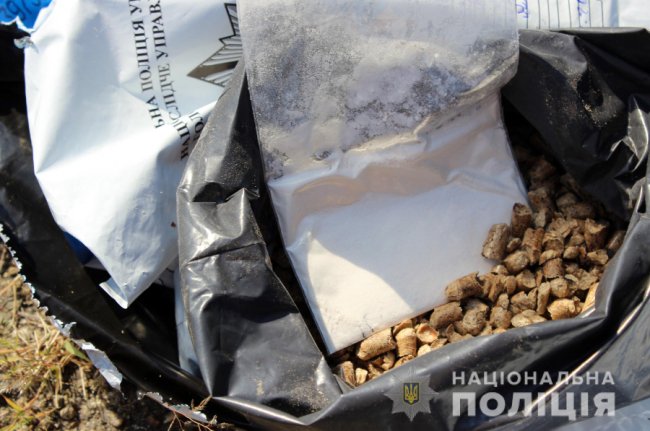 Волинські поліцейські знищили купу наркотиків. ФОТО
