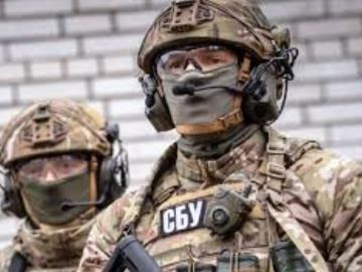 Дрони СБУ знищили ворожу техніку і боєприпаси на морських платформах: ефектне відео