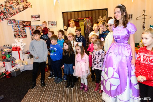 «Головне – нас не забувають»: компанія «СКФ Україна» влаштувала для дітей загиблих воїнів новорічну казку. ФОТО*