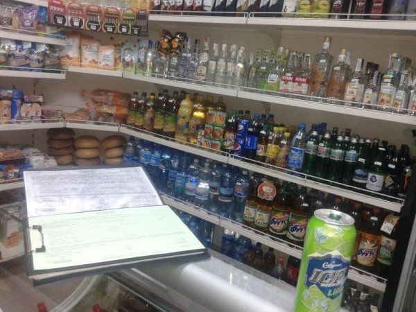 У Луцьку «накрили» магазин, який порушив заборону продажу алкоголю та тютюнових виробів.ФОТО