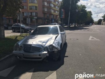 Обстріляне авто у Луцьку: поліція розповіла деталі інциденту. ОНОВЛЕНО. ФОТО
