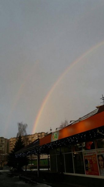 Зимове диво: над Луцьком засяяла веселка. ФОТО