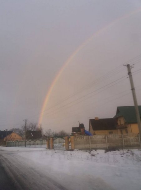 Зимове диво: над Луцьком засяяла веселка. ФОТО