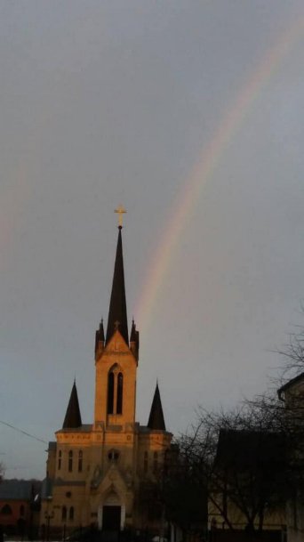 Зимове диво: над Луцьком засяяла веселка. ФОТО