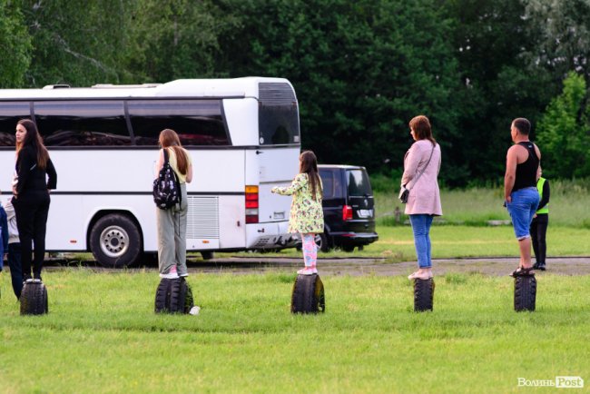 До Винника – навіть на милицях. ФОТОРЕПОРТАЖ із грандіозного концерту у Луцьку